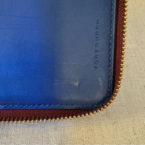 Tory Burch Burgundy Robinson Wristlet Wallet - Picture 9 of 10